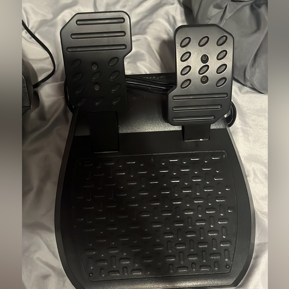 Xbox one steering wheel and pedals - Picture 2 of 3